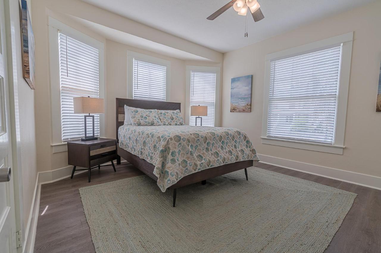 Uptown Cottage Newly Updated Home Near The Strand Galveston Harbor And Utmb المظهر الخارجي الصورة