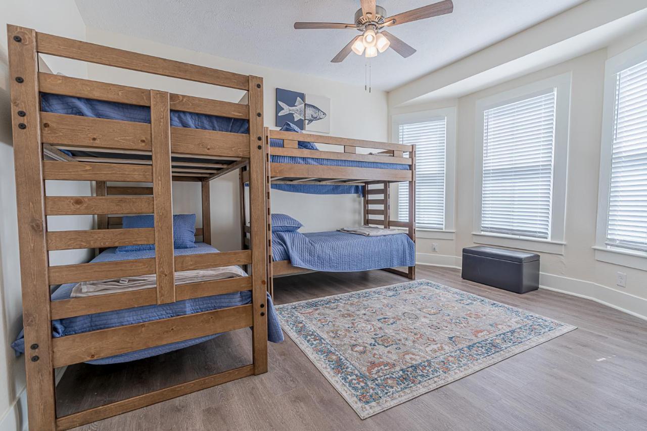 Uptown Cottage Newly Updated Home Near The Strand Galveston Harbor And Utmb المظهر الخارجي الصورة