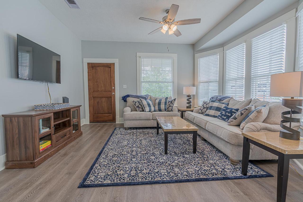 Uptown Cottage Newly Updated Home Near The Strand Galveston Harbor And Utmb المظهر الخارجي الصورة